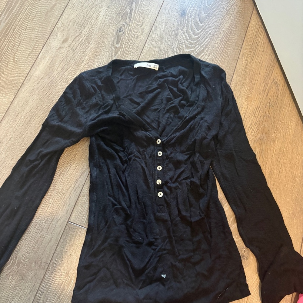 Aritzia Wilfred free Black Long-Sleeve Henley Top